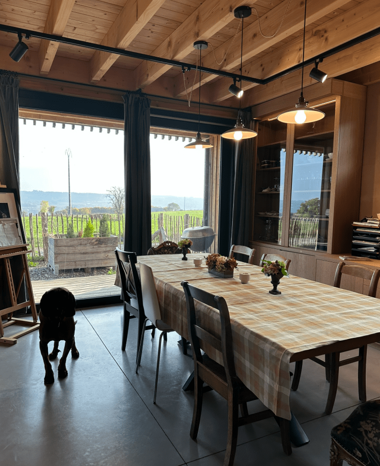 Grande table conviviale pour repas partagés et soirées culinaires au Domaine de Hurlevent